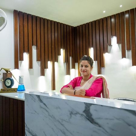 Hotel Js Souvenir Dehradun Esterno foto