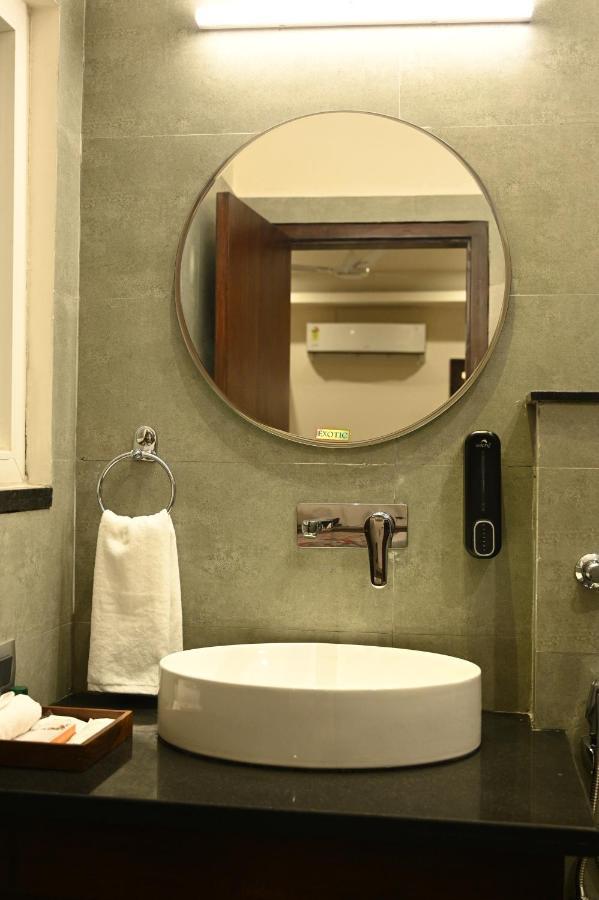 Hotel Js Souvenir Dehradun Esterno foto