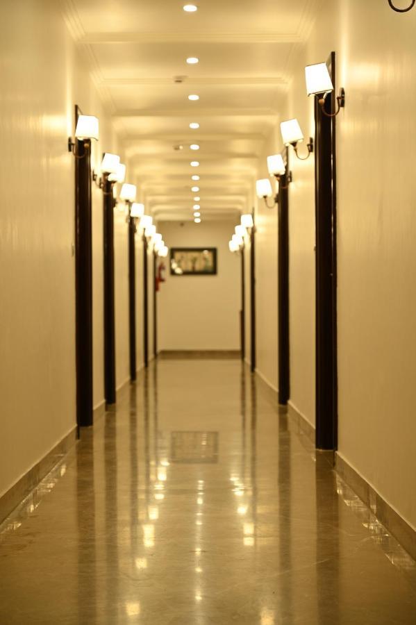Hotel Js Souvenir Dehradun Esterno foto