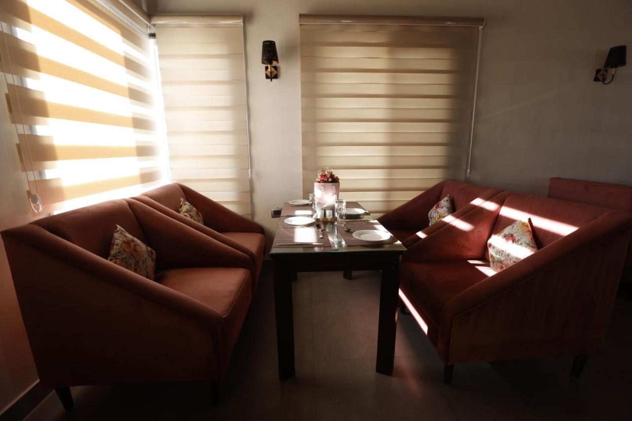 Hotel Js Souvenir Dehradun Esterno foto
