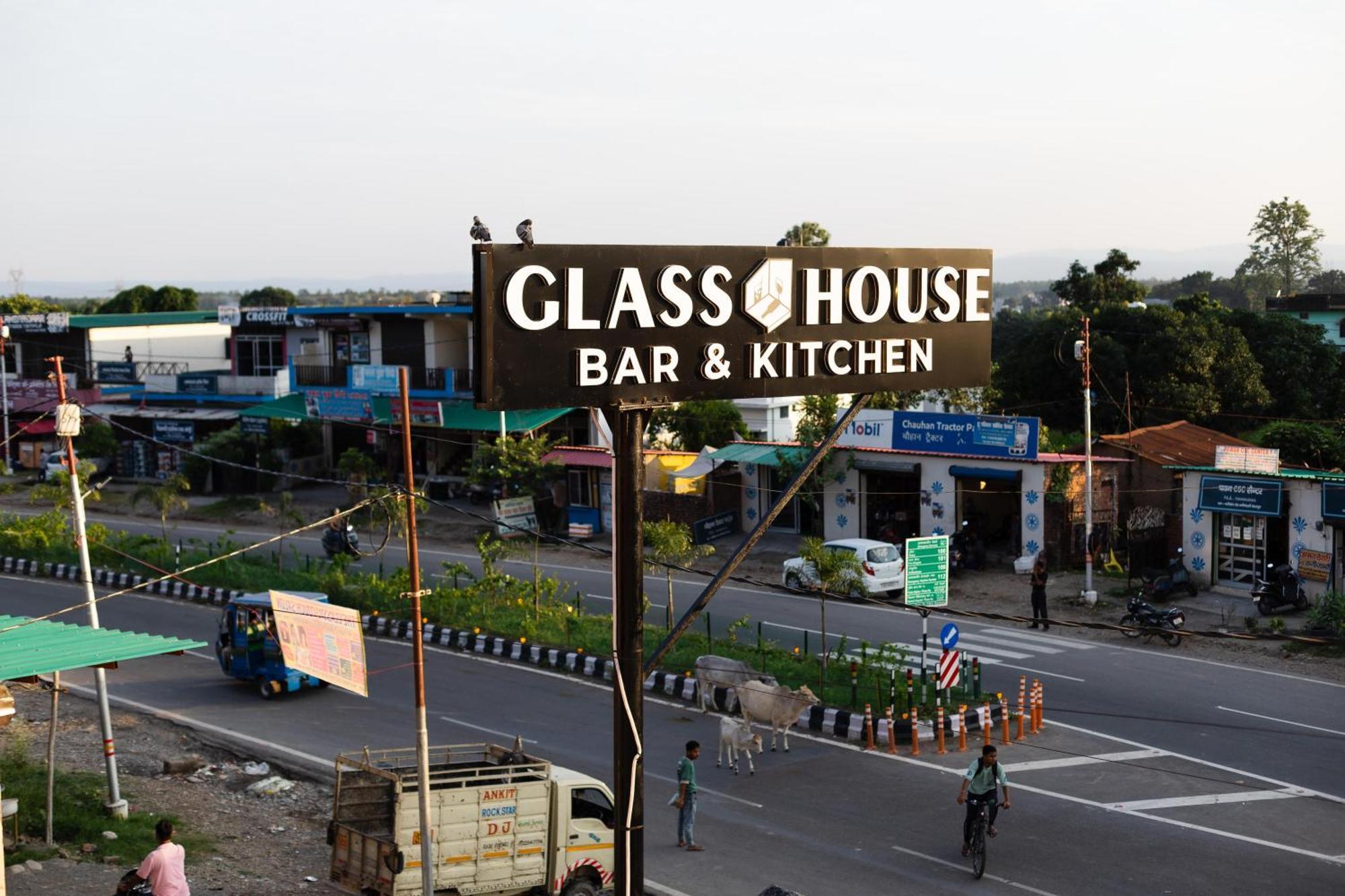Hotel Js Souvenir Dehradun Esterno foto