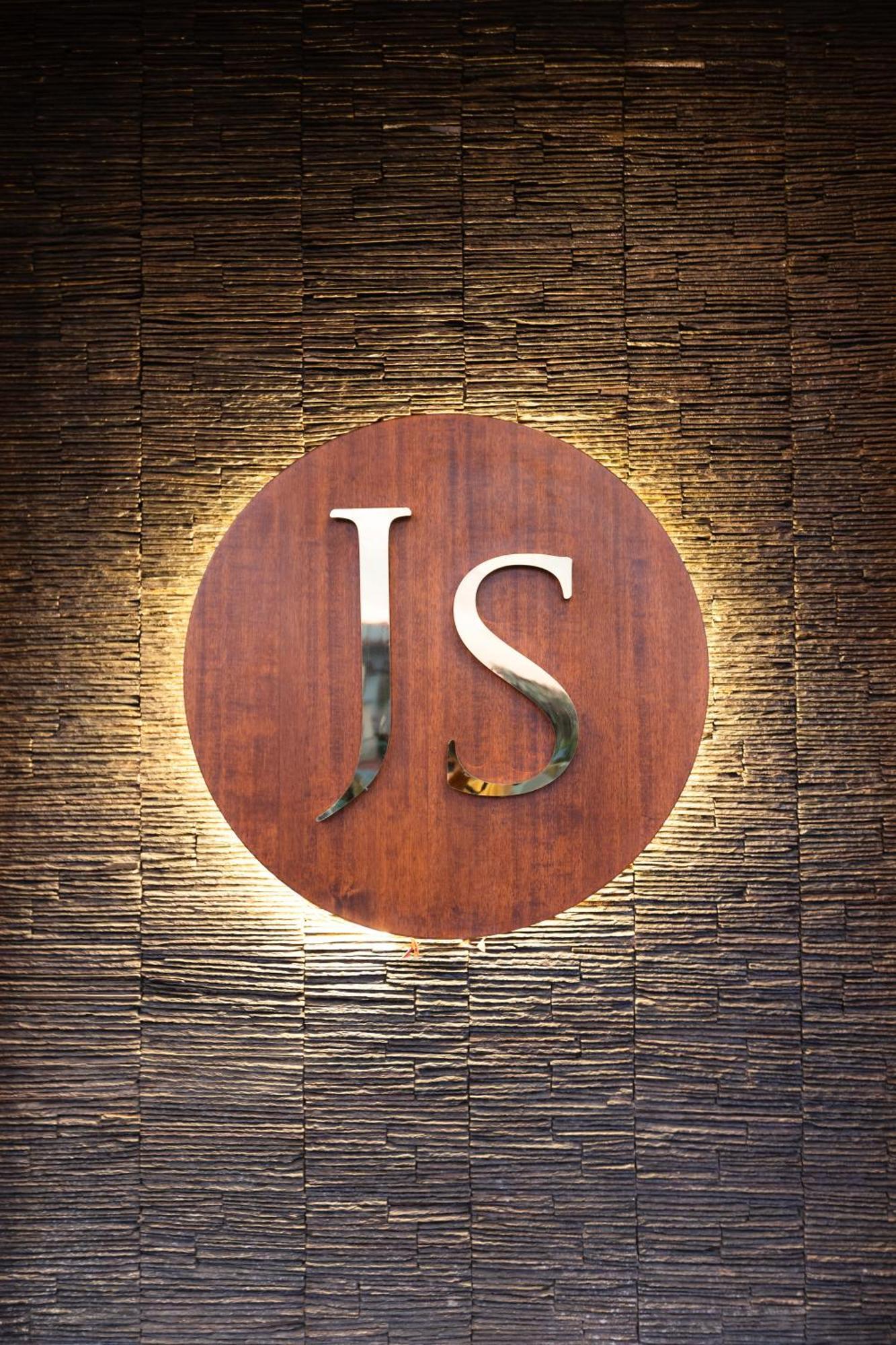 Hotel Js Souvenir Dehradun Esterno foto