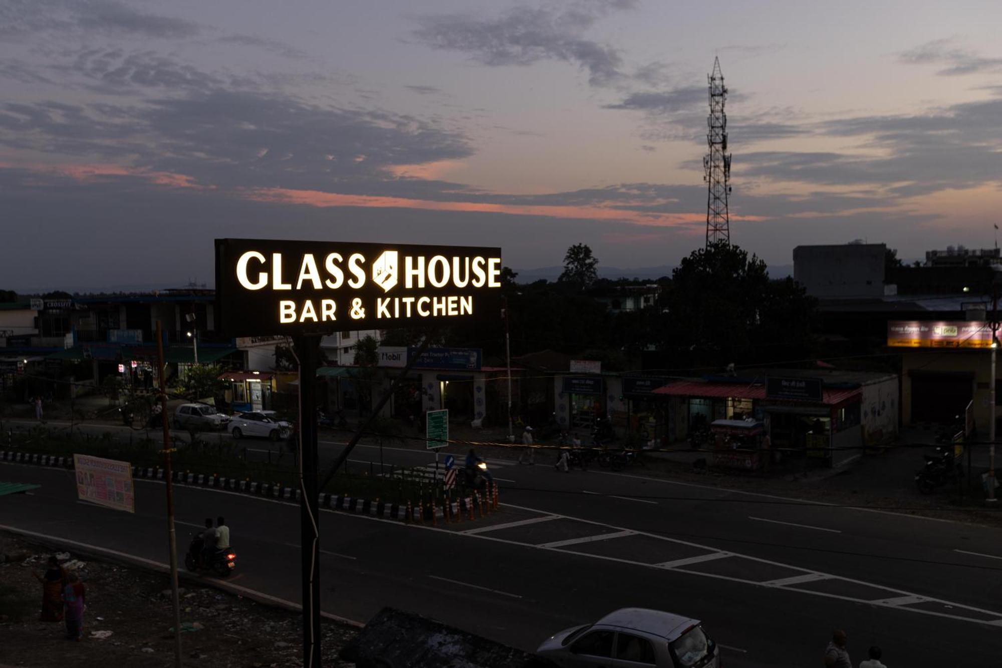 Hotel Js Souvenir Dehradun Esterno foto